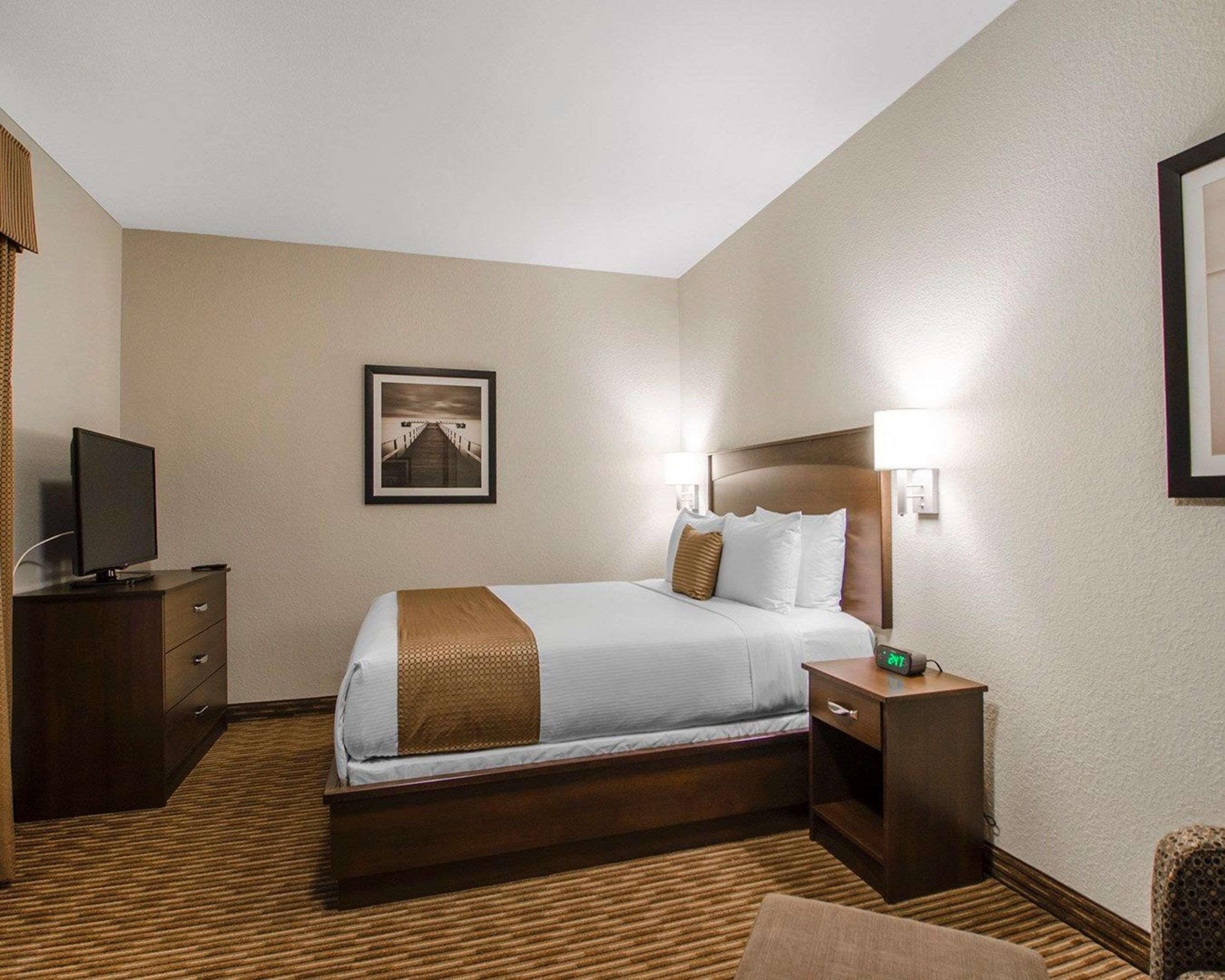 Quality Inn & Suites Estevan Exterior foto